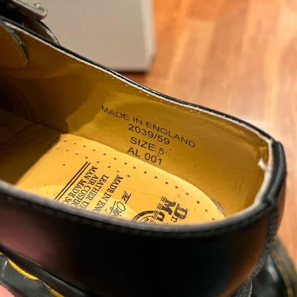 Dr. Marten’s women’s buckle shoe size 5 - Picture 5 of 6